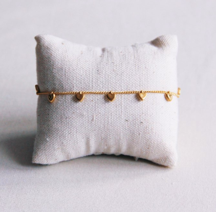 Bedelarmband met mini hartjes – goud