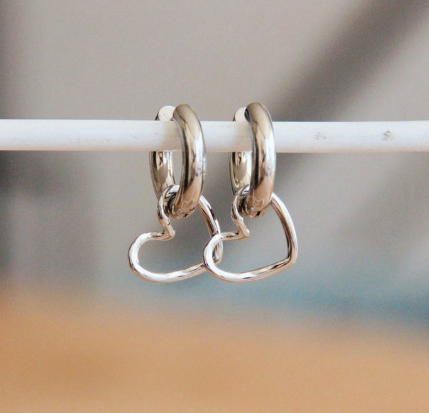 RVS brede creool met open hart - zilver