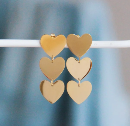 Statement oorbel 3 hartjes – goud