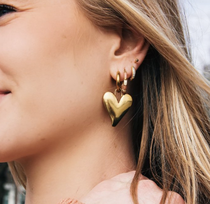 RVS brede oorring met XL gesloten hart - zilver