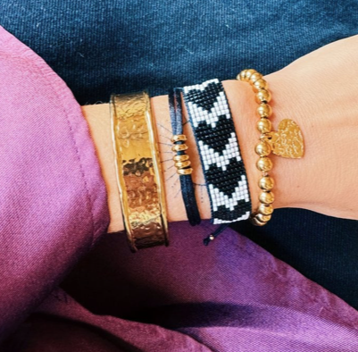 Ruwe kralenarmband met hartje