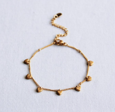 Bedelarmband met mini hartjes – goud